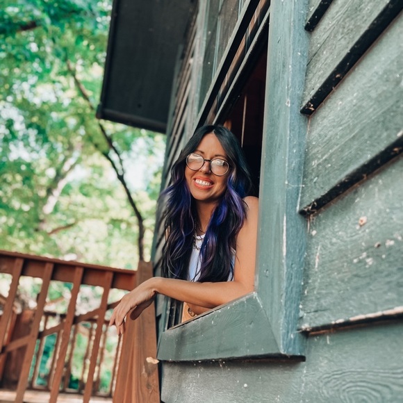 Meet your Posher, Lisa - Picture 2 of 2